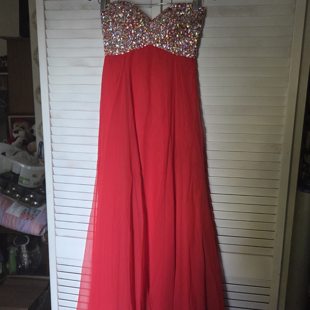 MoriLee Elegant Red Strapless Dress